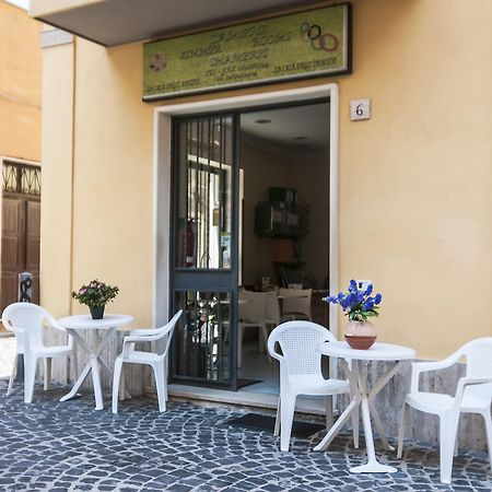Отель La Casa Degli Artisti 1 Неттуно Экстерьер фото