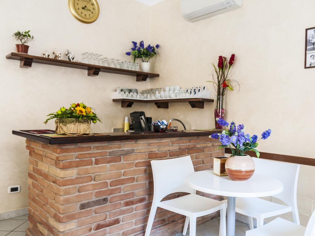 Отель La Casa Degli Artisti 1 Неттуно Экстерьер фото